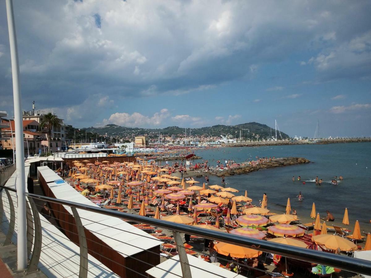 St George Villa Imperia Buitenkant foto