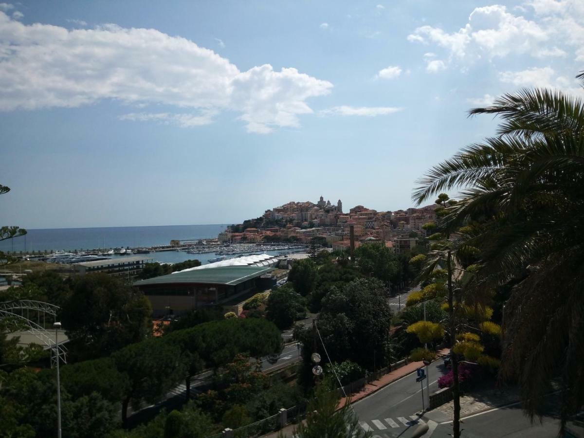 St George Villa Imperia Buitenkant foto