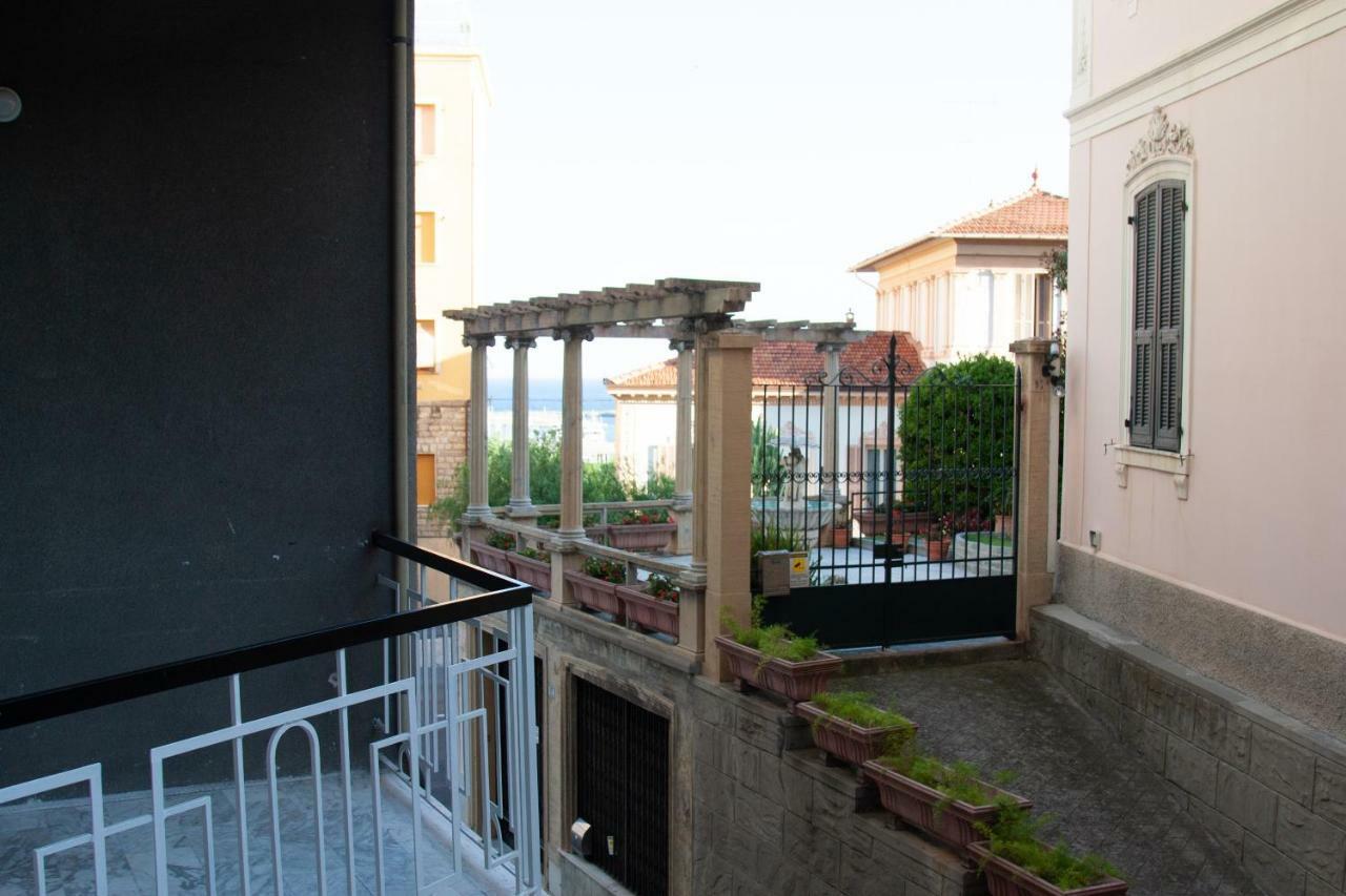 St George Villa Imperia Buitenkant foto