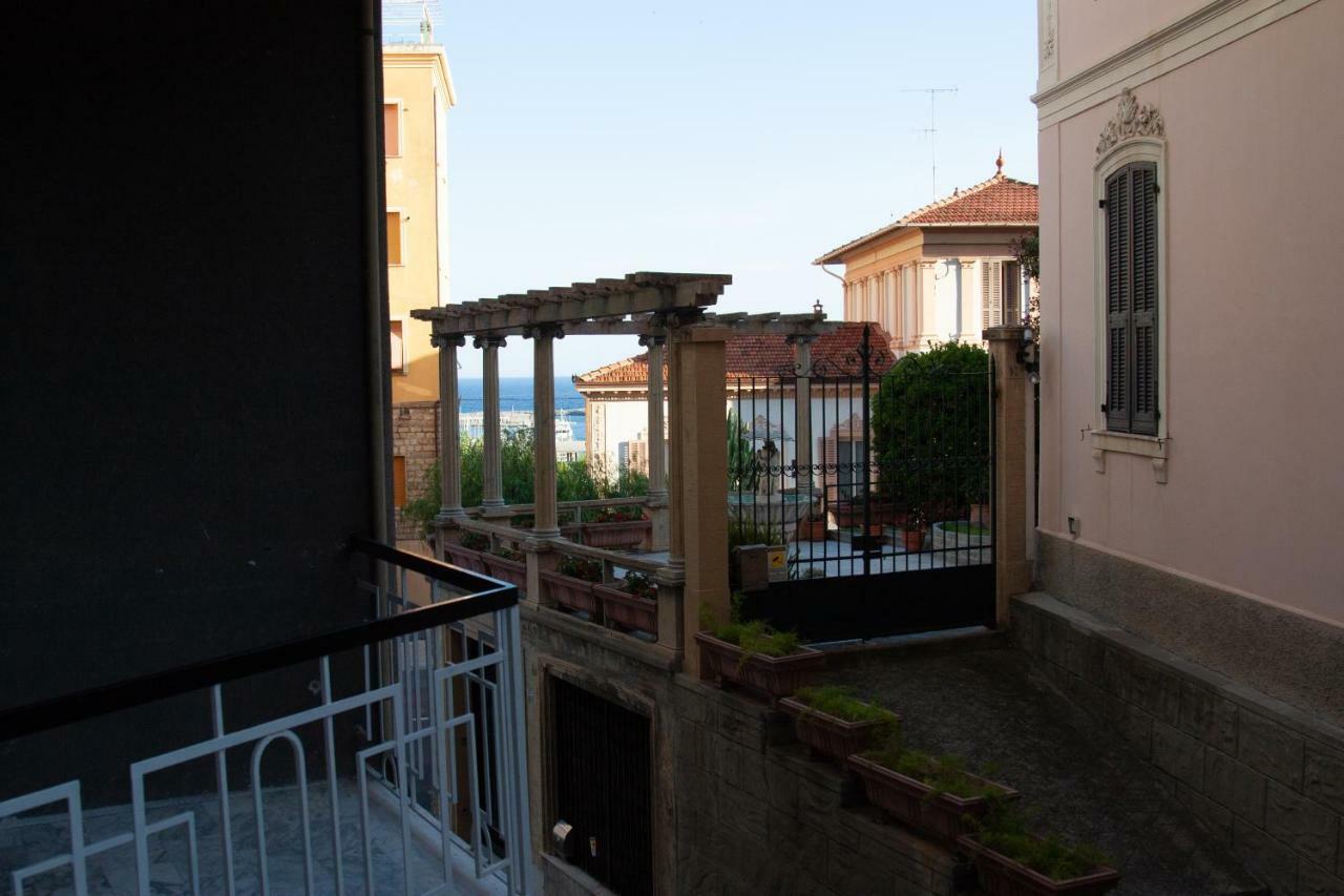 St George Villa Imperia Buitenkant foto